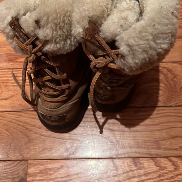 Tan ugg boots with tie back - Picture 3 of 5